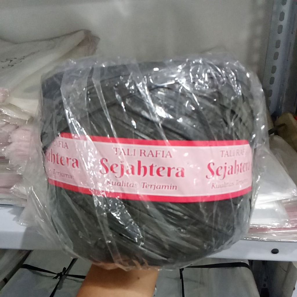 Tali Rafia 1 Kg