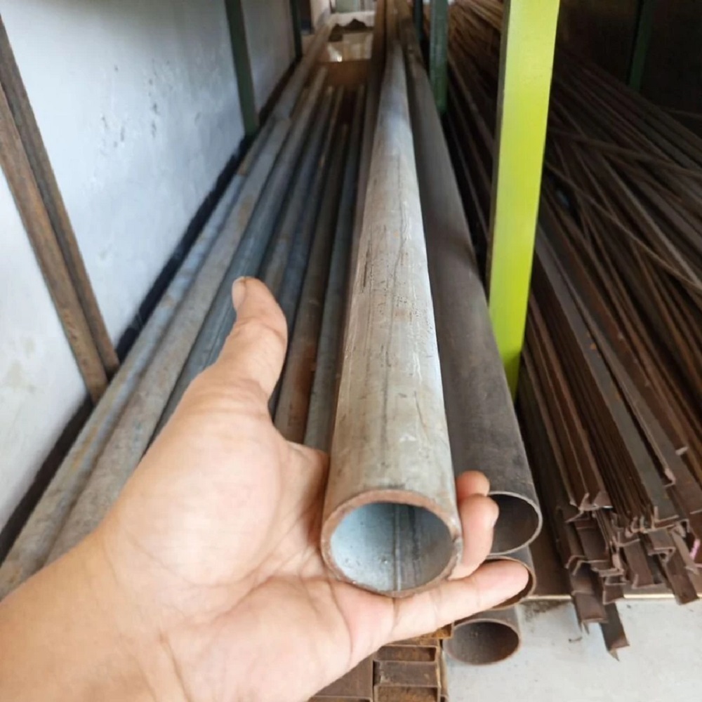 Pipa Besi Galvanis 1½ Inch Tebal 2.6 mm OD 48.20 mm ID 43.19 mm ( Harga per 1 Meter )