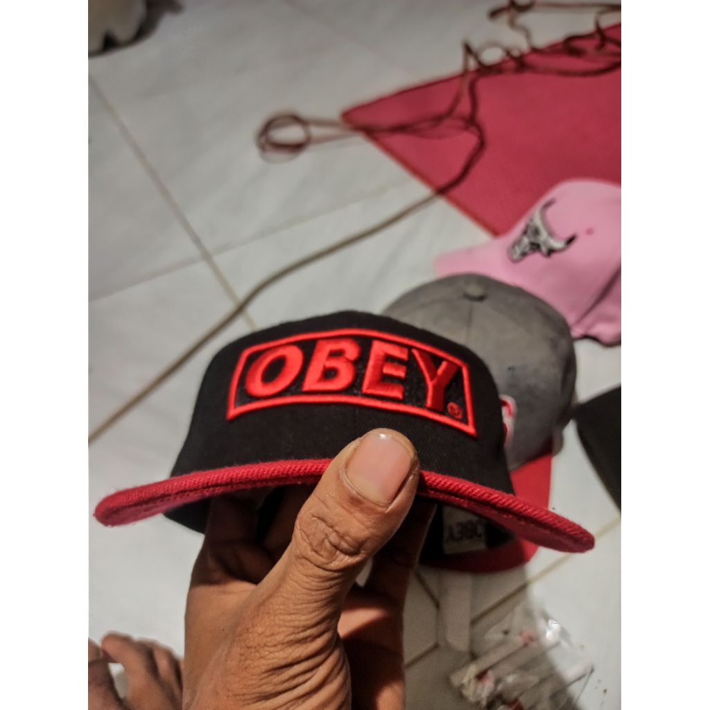 topi obey