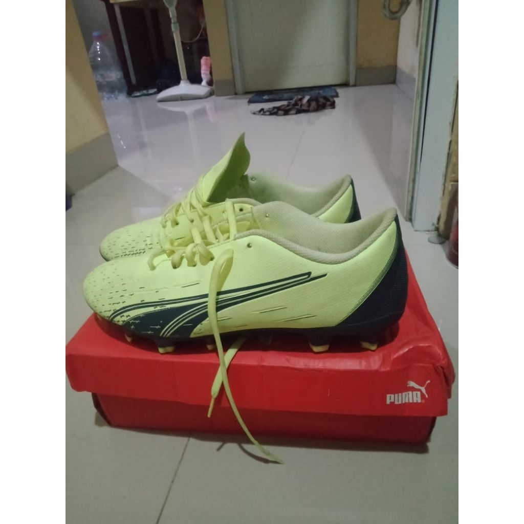 Sepatu Bola Puma Pria