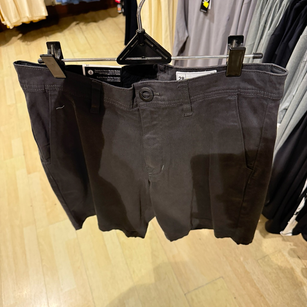 celana pendek pria volcom original encino 2 modern 19 stretch shorts dark charcoal