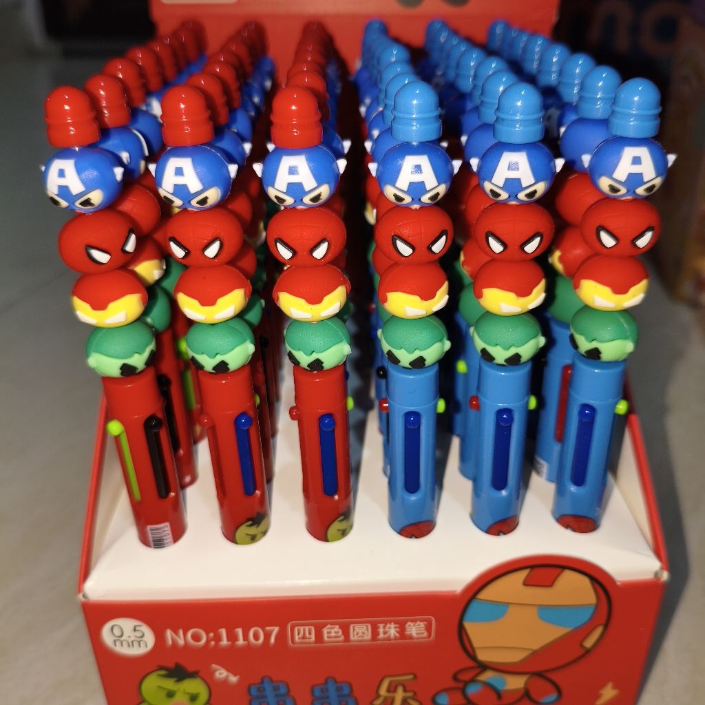 Pen 4 warna karakter