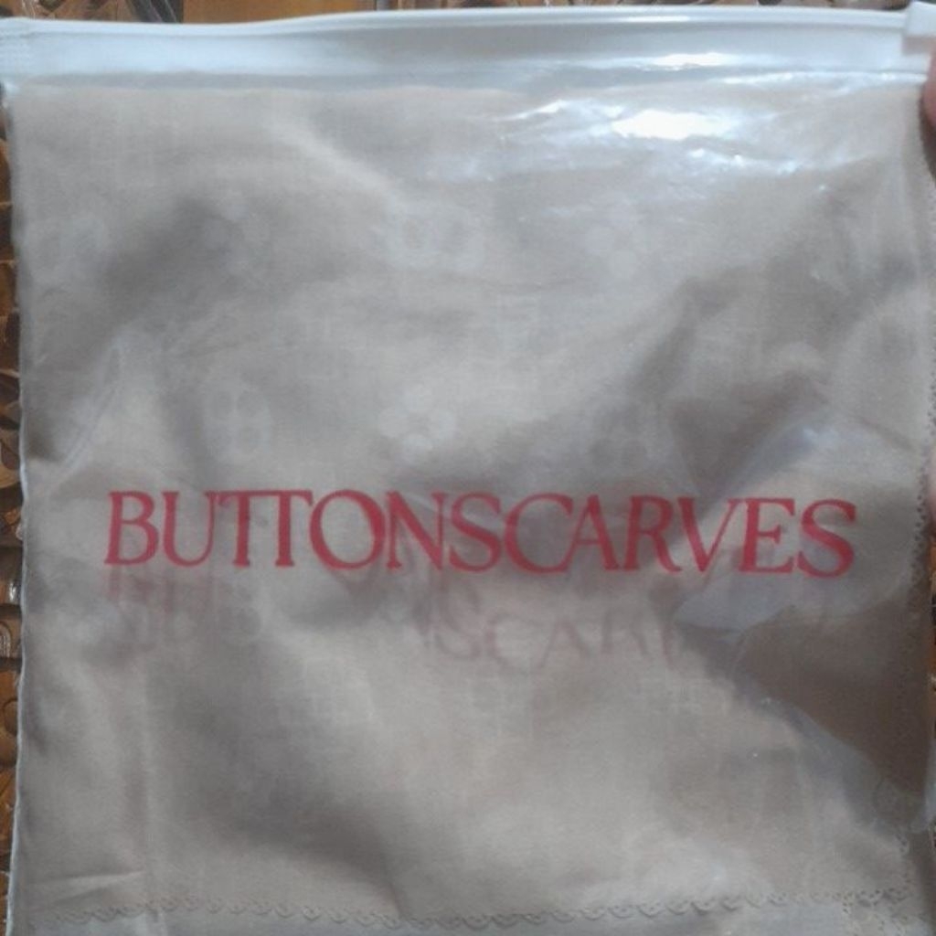 Buttonscarves monogram XL Nougat As Is