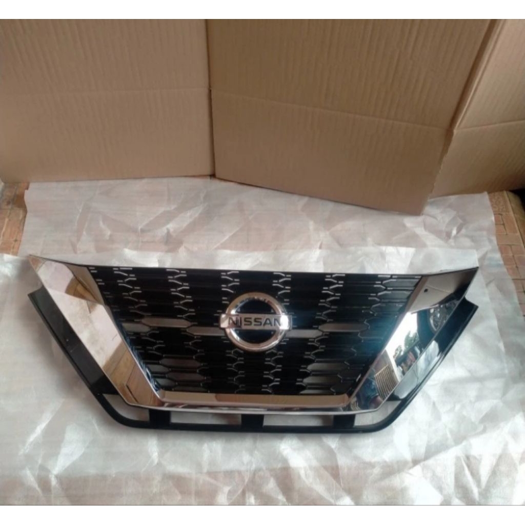 Gril Depan Nissan Livina All New VL Original