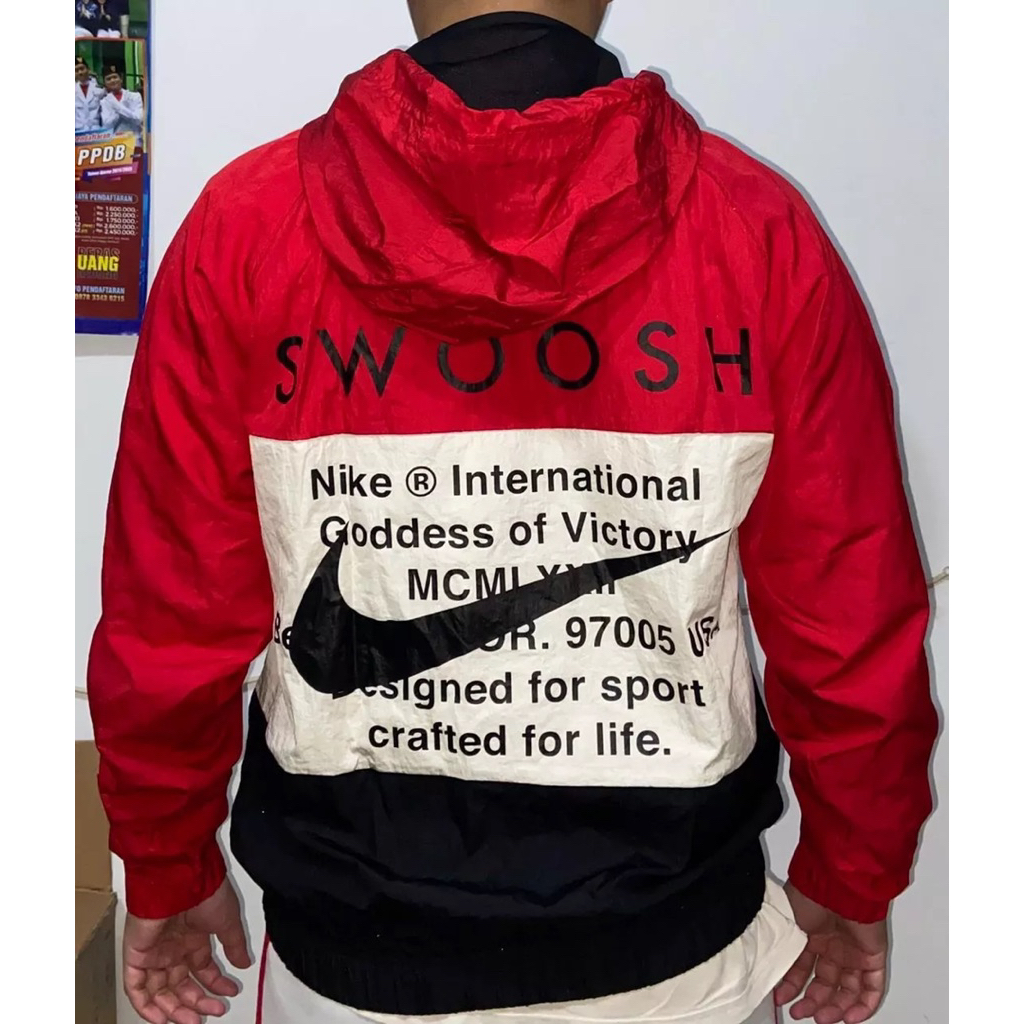 Windbreaker nike swoosh international