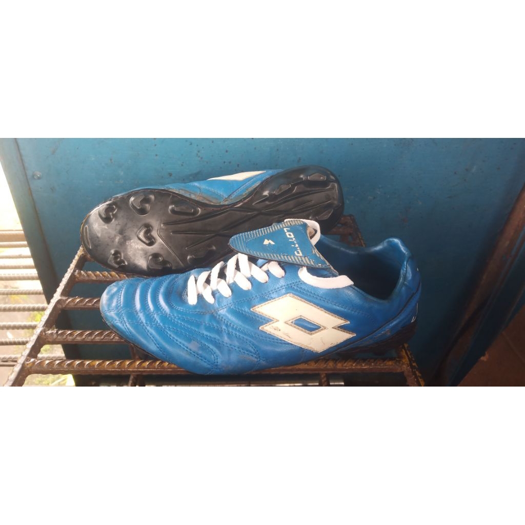 SEPATU BOLA LOTTO ORI