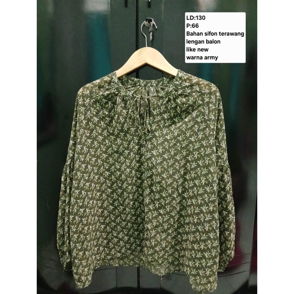 (COD)Atasan blouse lengan balon wanita warna hijau army motif bunga-bunga