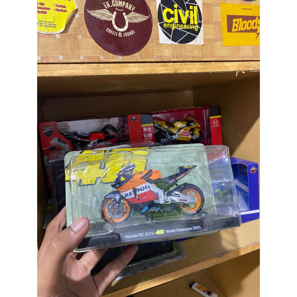 (PESANAN) Diecast motogp Leo Models 1/18 Honda Rc211v Valentino rossi 2003