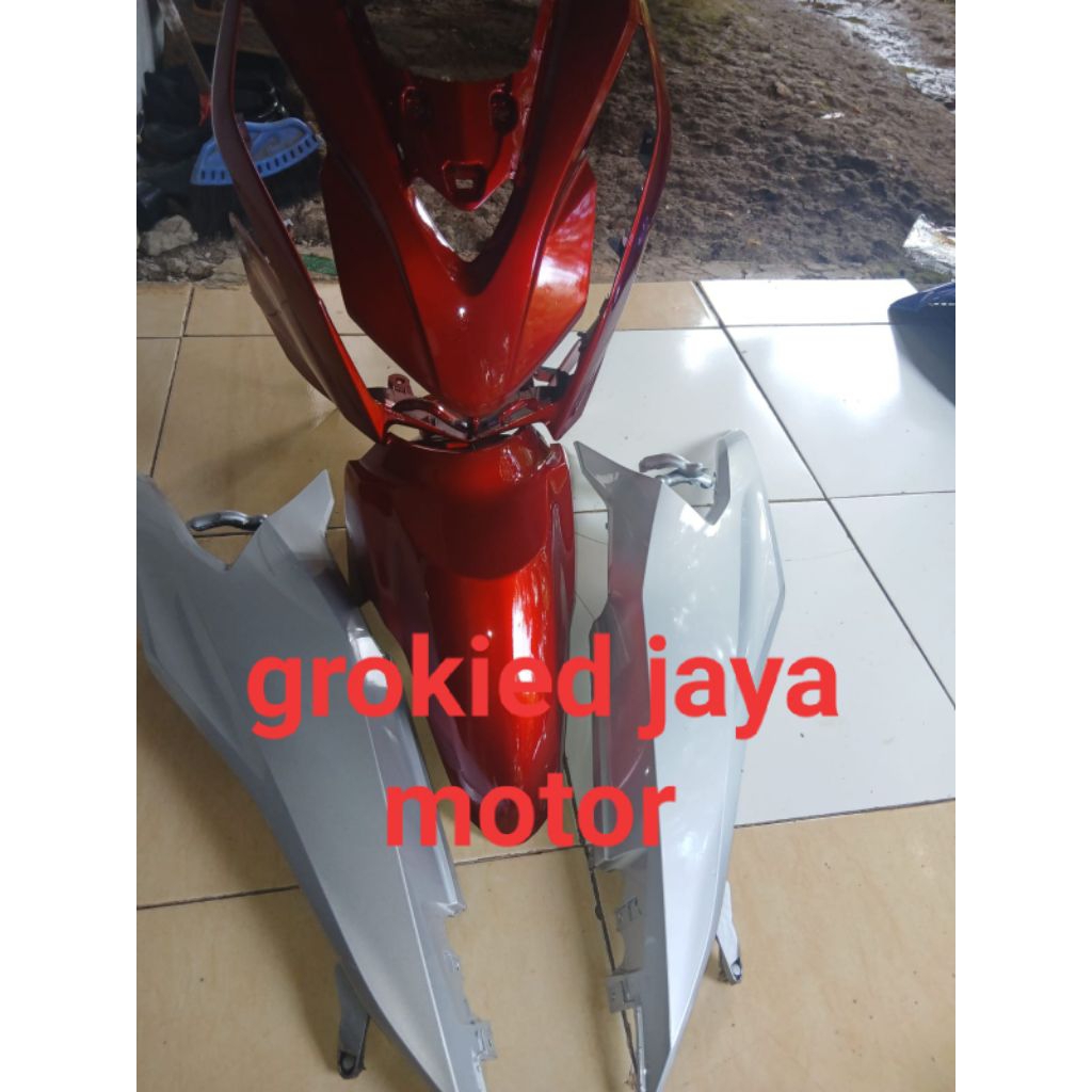 cover body full halus Honda beat street 2020/2023 warna merah candy silver