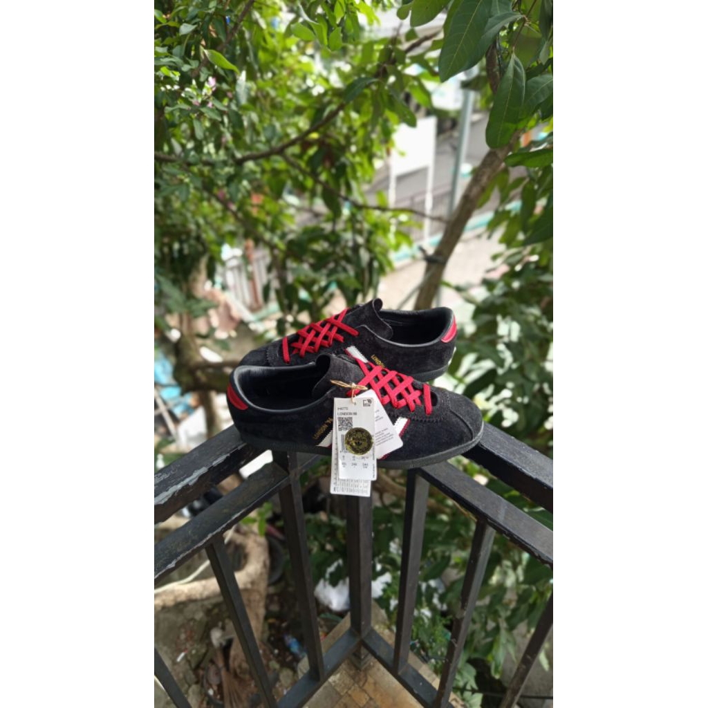 London 96 Core Black Cloud White IH4773