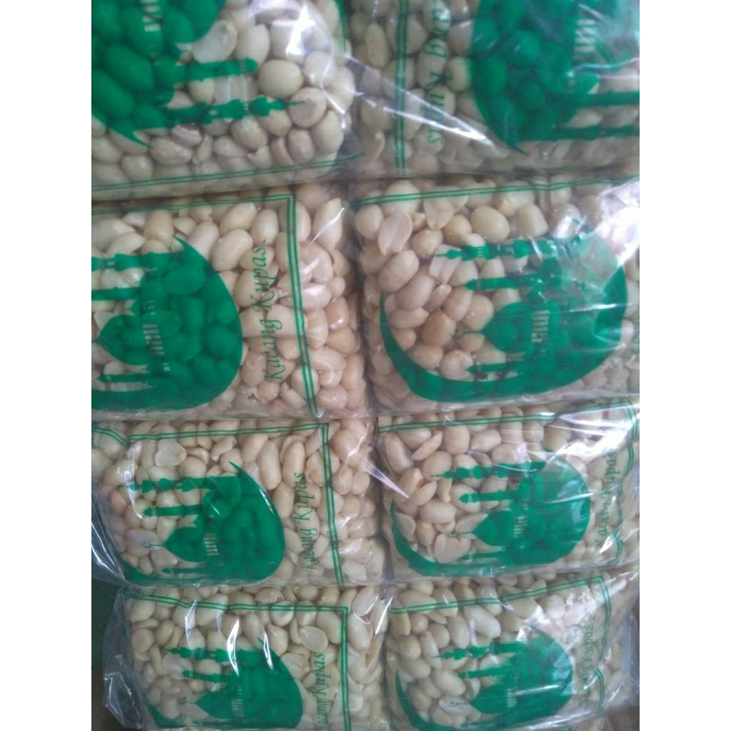kacang tanah kupas mentah tuban 1bungkus 300gram.