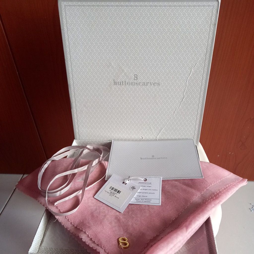 Buttonscarves Preloved (tapis embosse bubble gum)