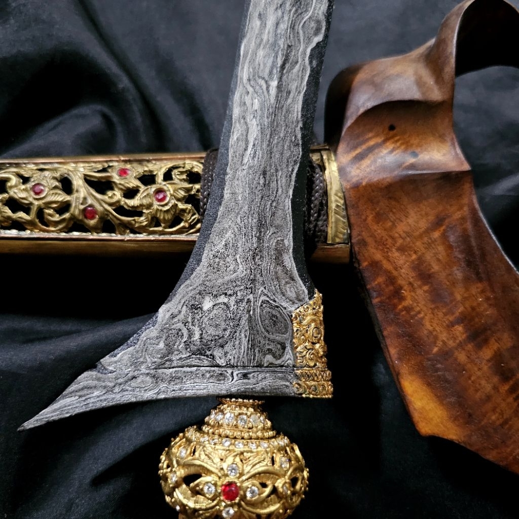 Keris Jalak Tilam Sari Kinatah Makoro Sepuh Emas Pamor Pedaringan Kebak