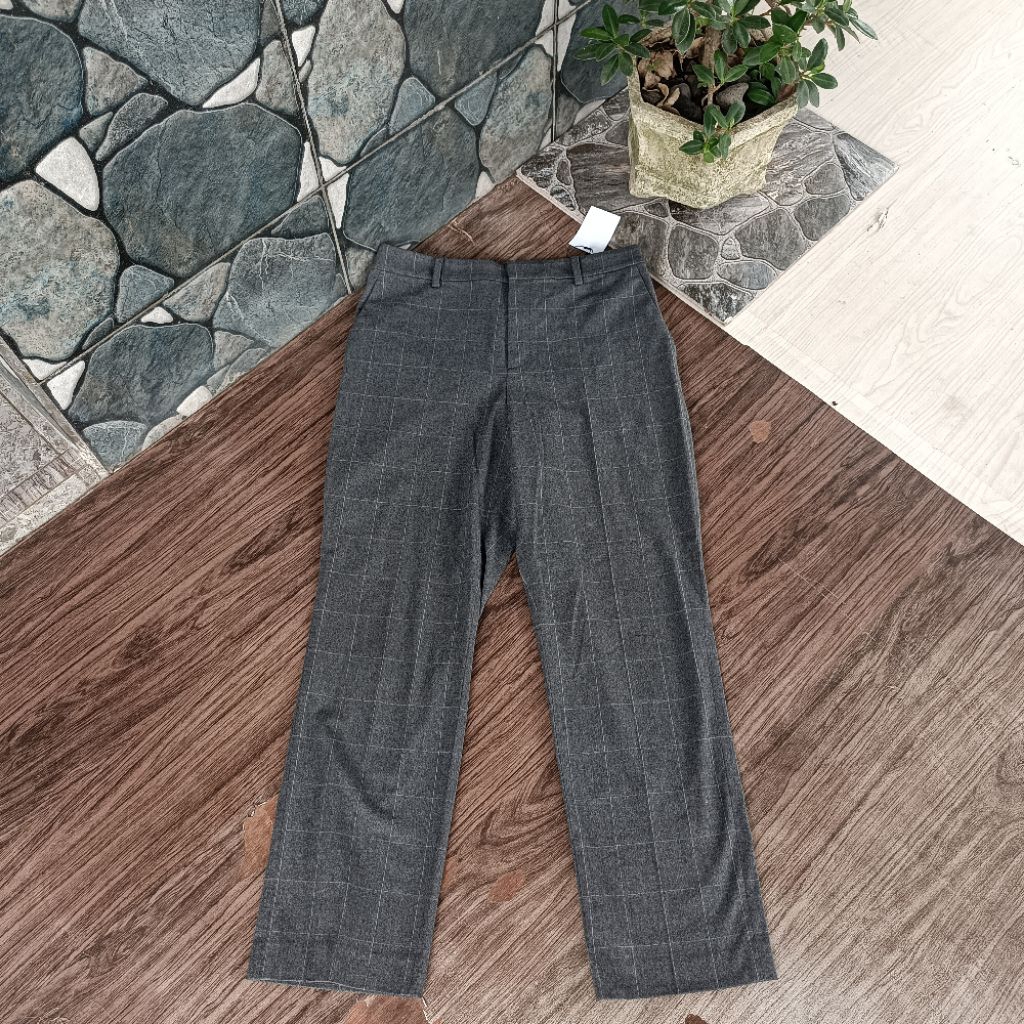 ankle pants uniqlo dark grey tartan cakepp ( sz 29 perhatikan pxl)