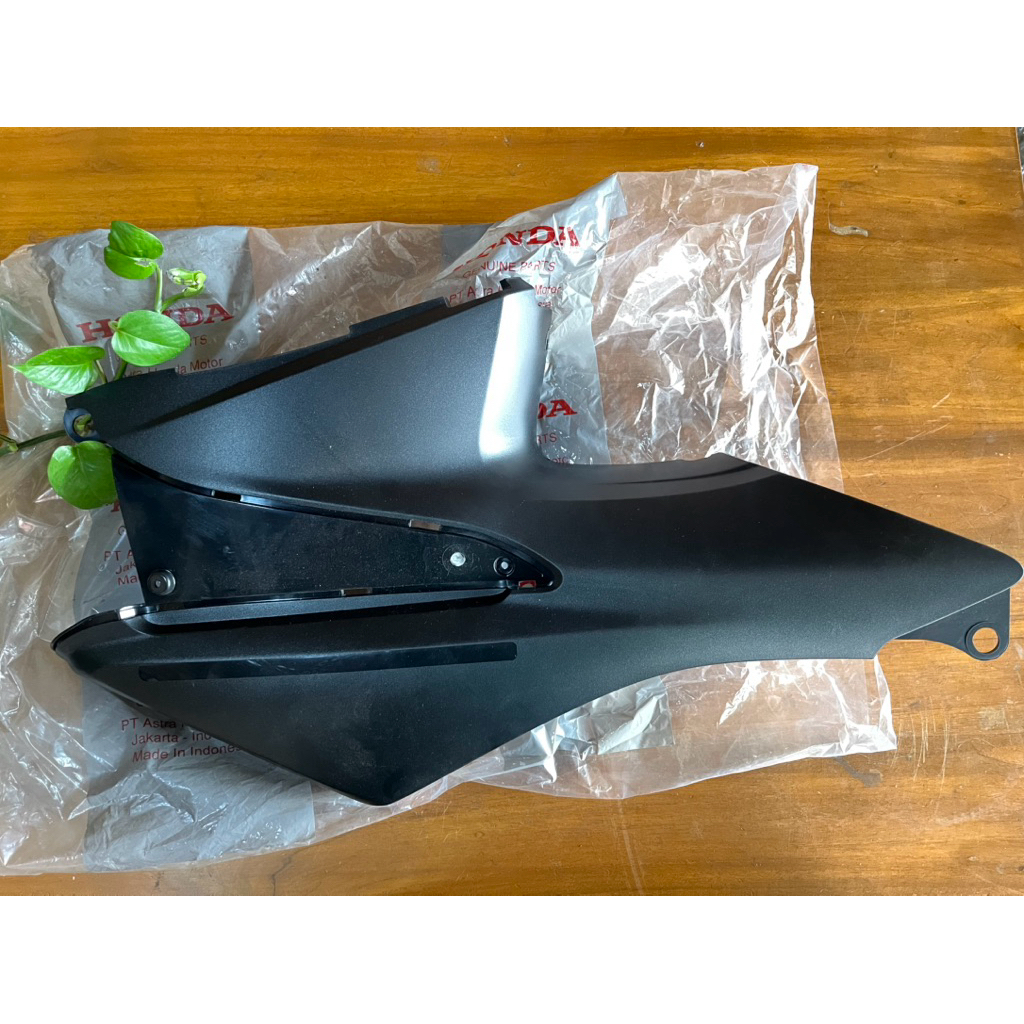 64325Ktl690 COVER R CENTER Supra fit new ORIGINAL AHM 64325-ktl-690 COVER TANGKI JOG SUPRA FIT NEW O