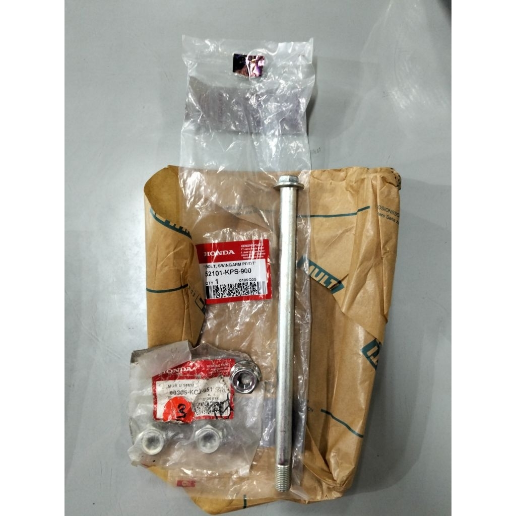 Baut swingarm plus mur swingarm untuk motor CRF150FI number part 52101KPS900 & 90305KCJ951