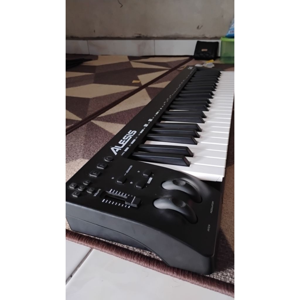MIDI Controller Alesis Q49 second