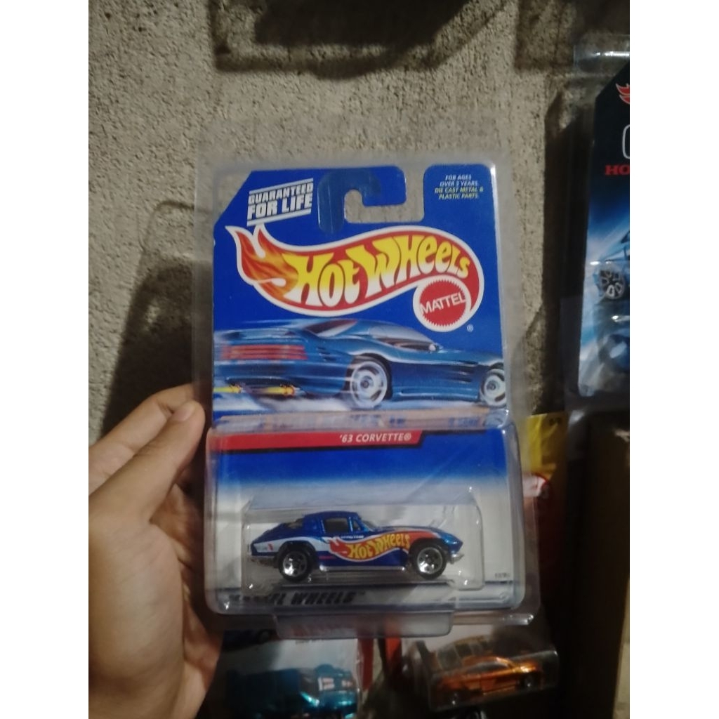 Hotwheels 63 Corvette blue card