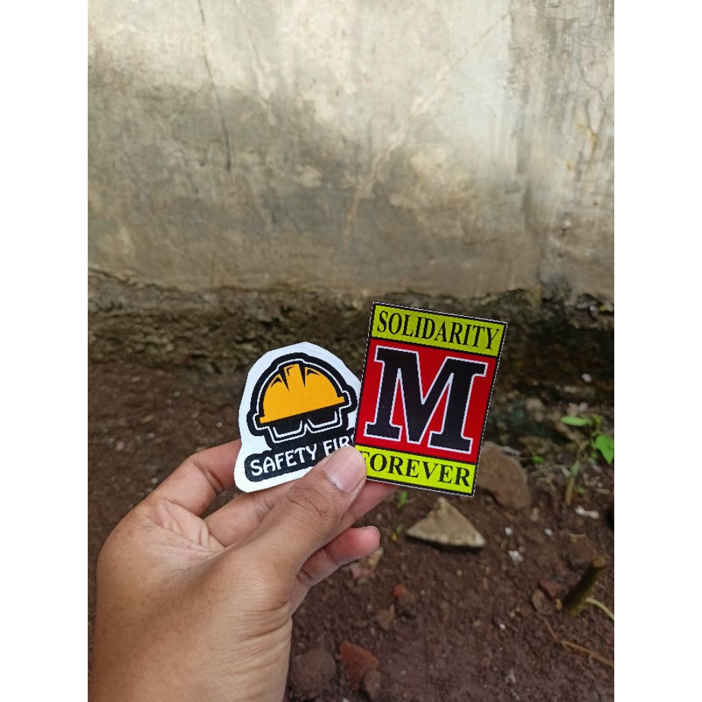 Stiker Logo M Solver Teknik Mesin dan Safety First Motif Helm