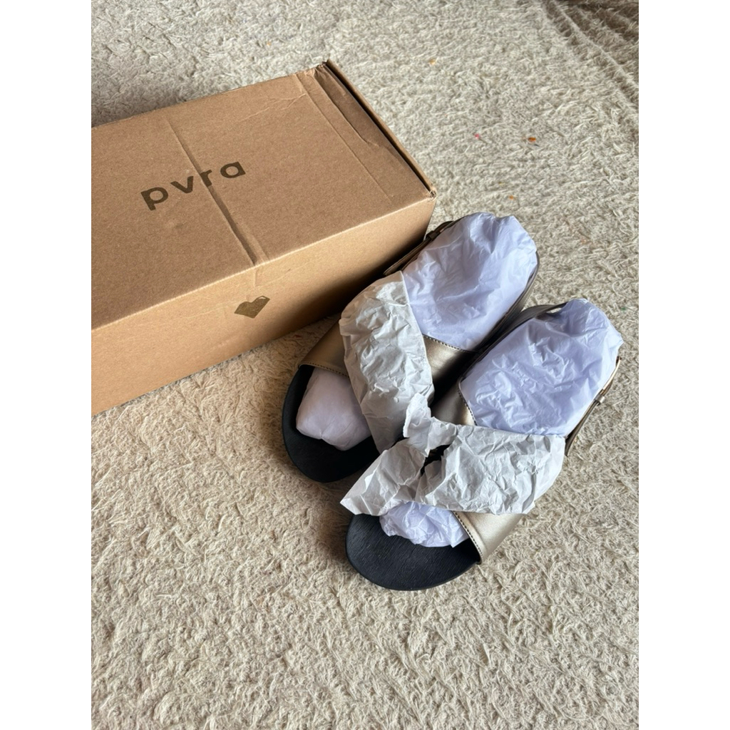 Preloved PVRA Cavvami - Gold Size 39