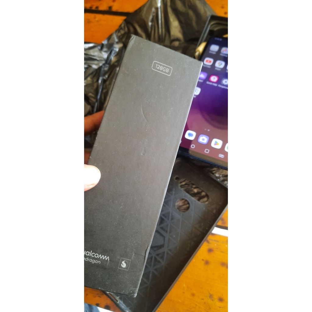 handphone LG v40 thinq dual sim 6/128