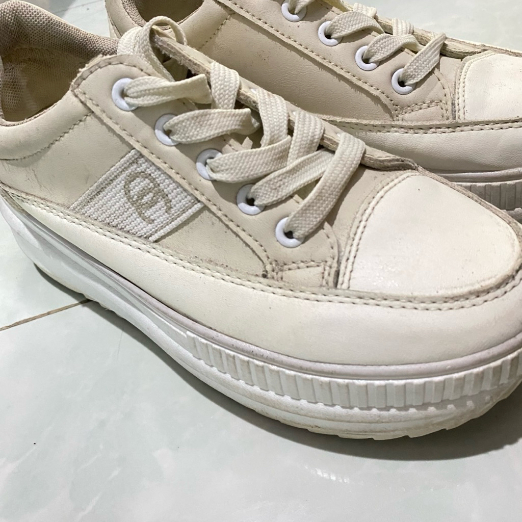 Preloved Sneakers Wanita
