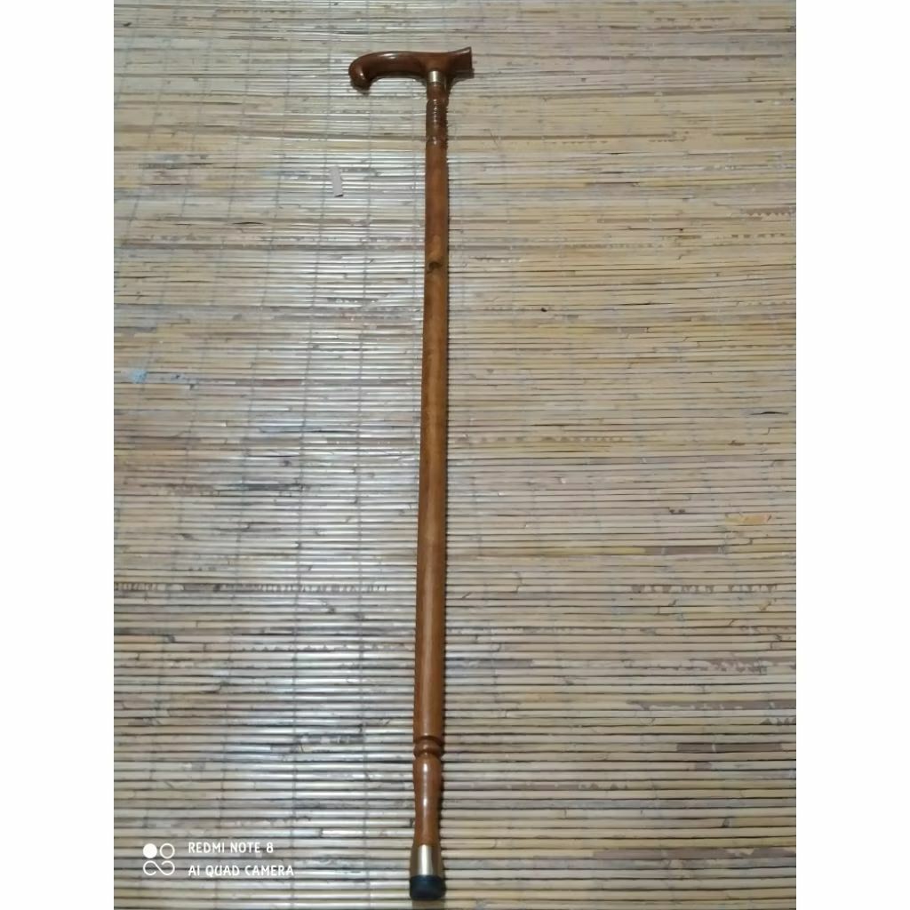 Tongkat jalan kayu ulin