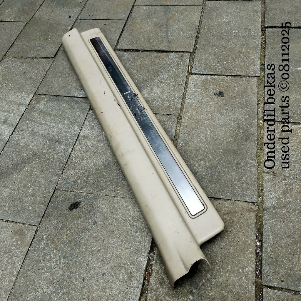 door sill plate kanan depan Toyota Corolla Altis gen 1