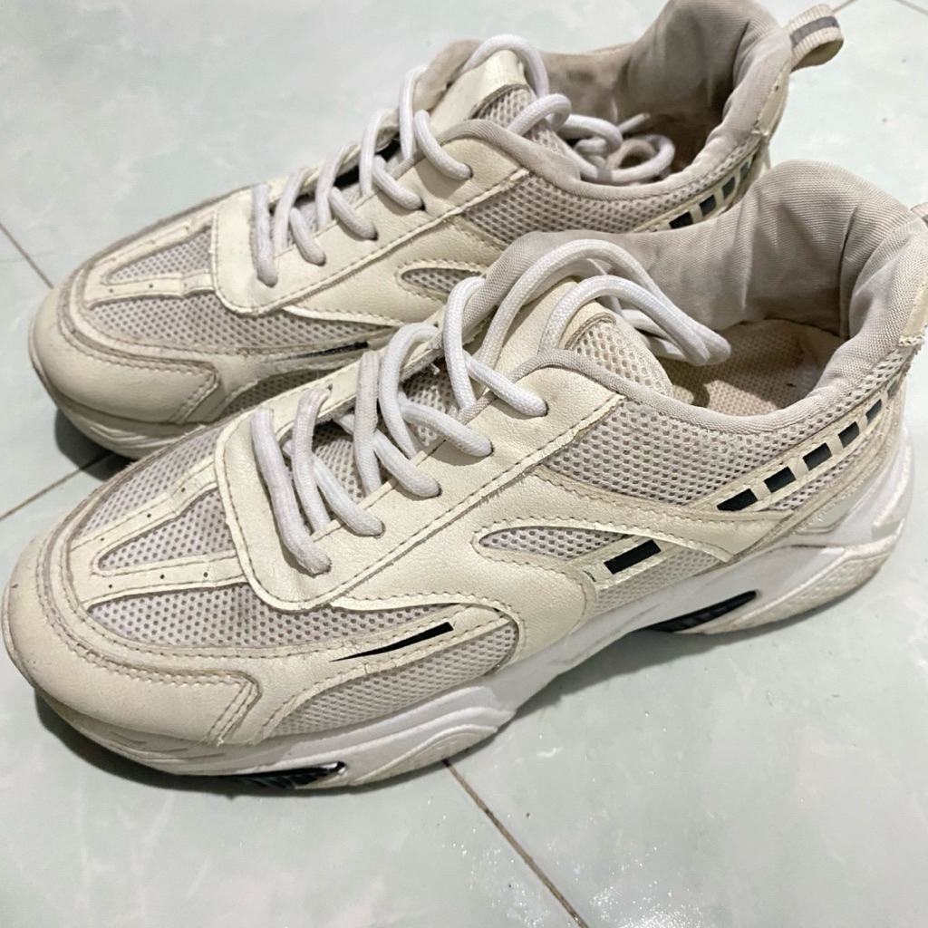Preloved Sneakers