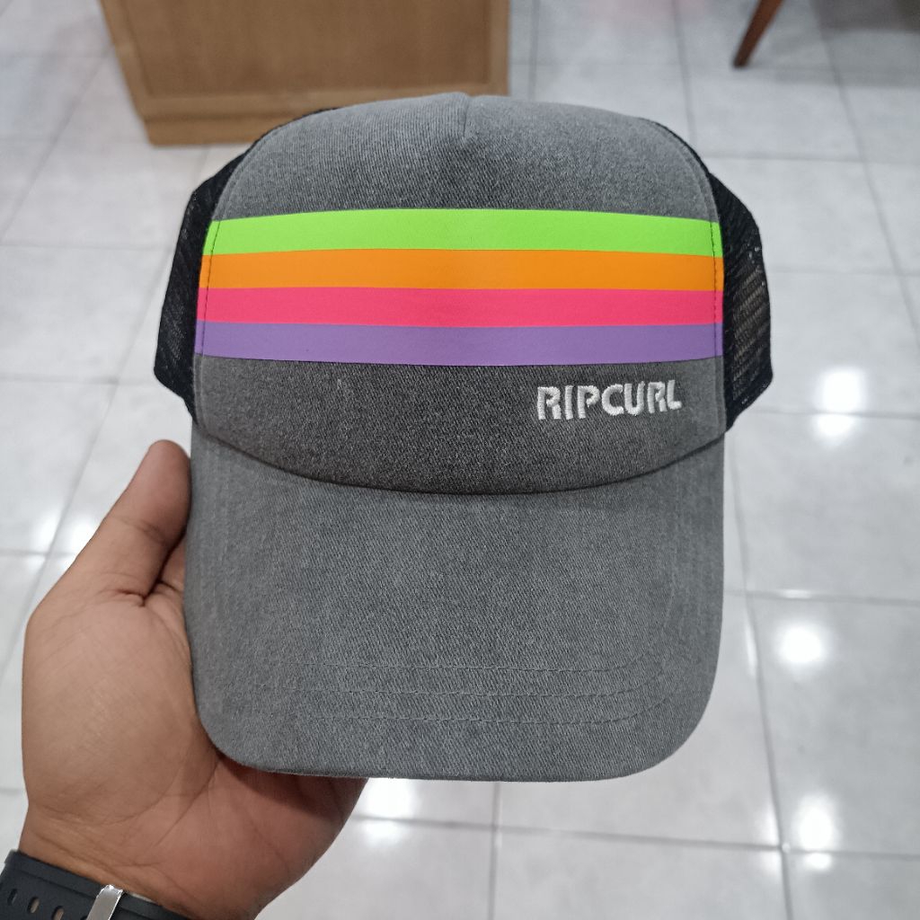 Topi Ripcurl miked revival trucker