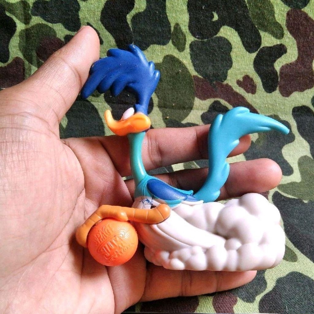 figure jadul road runnner figure basket film kartun pemain basket mcd mc Donald space jam 2021 maina