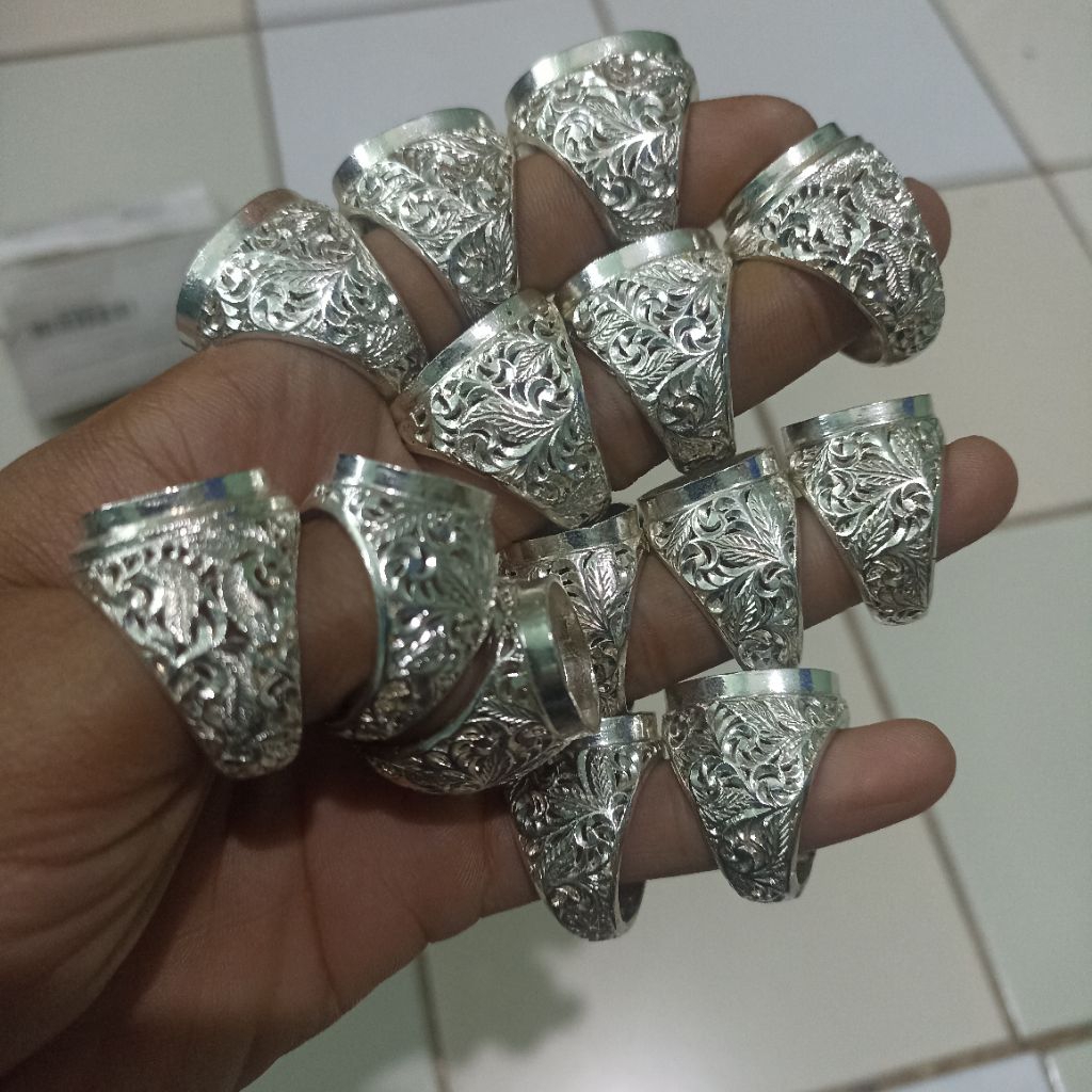 CINCIN/RING (CROOM)PERAK MODEL UKIR DIMENSI RANDOM BAHAN KUNINGAN SARI SUPER