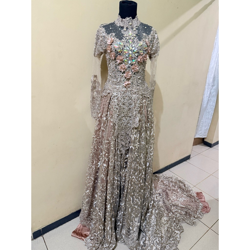 Preloved Baju pengantin wanita rose gold Wedding Dress