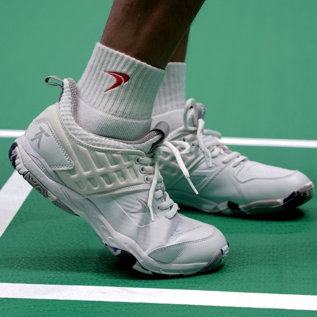 DISKON Flypower Rio Gold V1 Sepatu Badminton White Lite Grey Tontowi Ahmad Series Free Shoes Bags