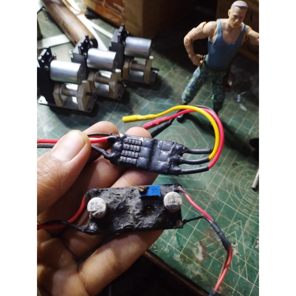 esc brushless blheliS 30A+stepdown 5-6A waterproof rc car adventure