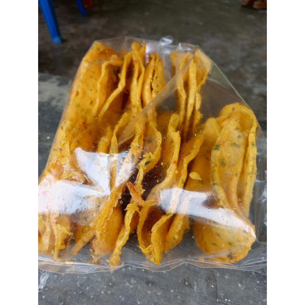 peyek udang khas Padang Pariaman