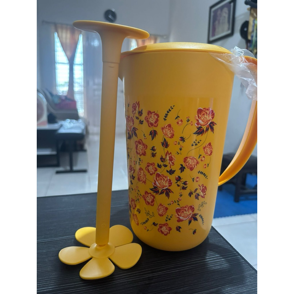 Tupperware Rosetta Pitcher/Teko plus pengaduk