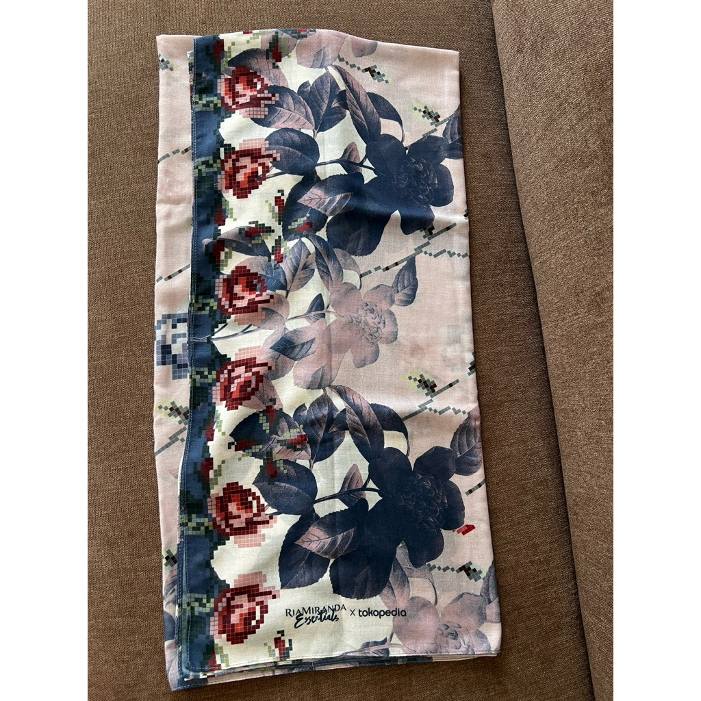 preloved riamiranda scarf