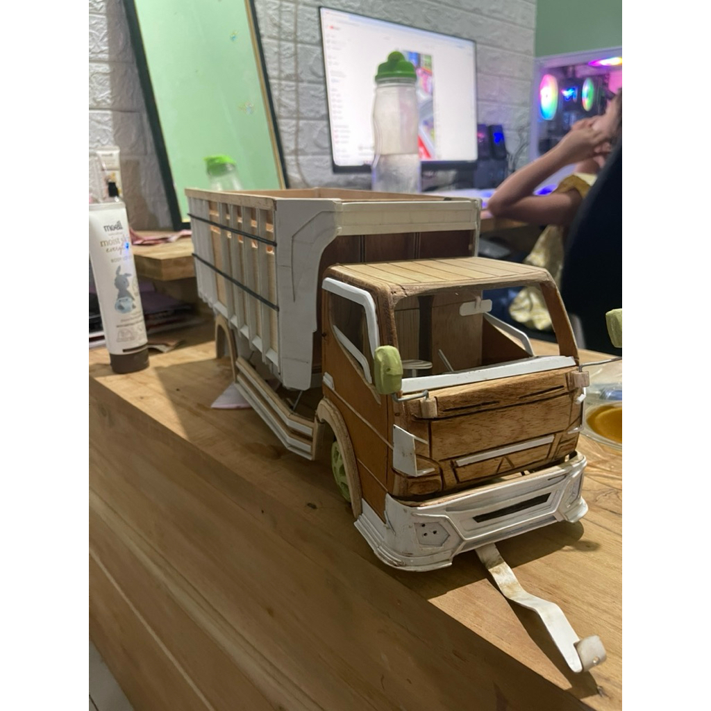 miniatur truk oleng hidrolik