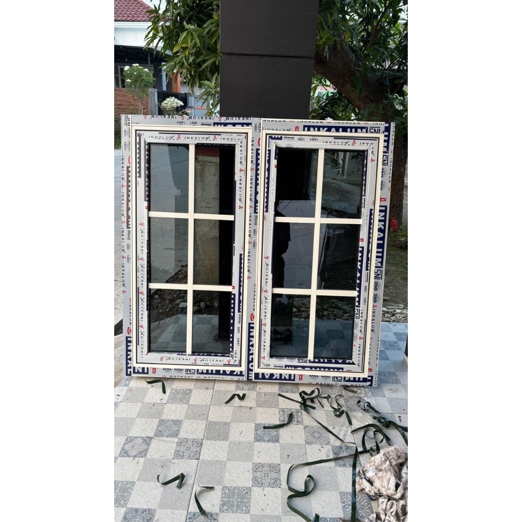 JENDELA 2 DAUN ALUMINIUM CASEMENT ORNAMEN