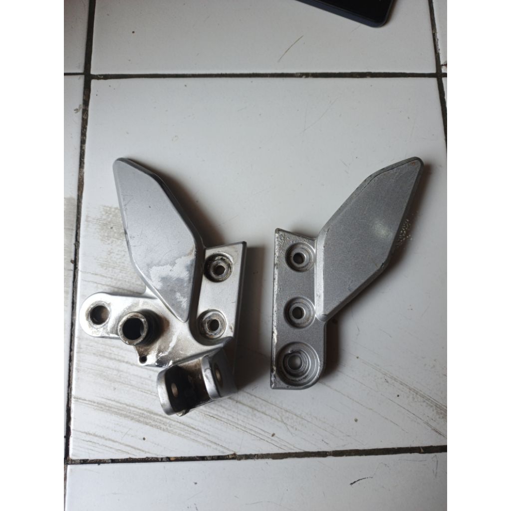 Dudukan footstep foot step depan kanan kiri Vixion old lama original copotan