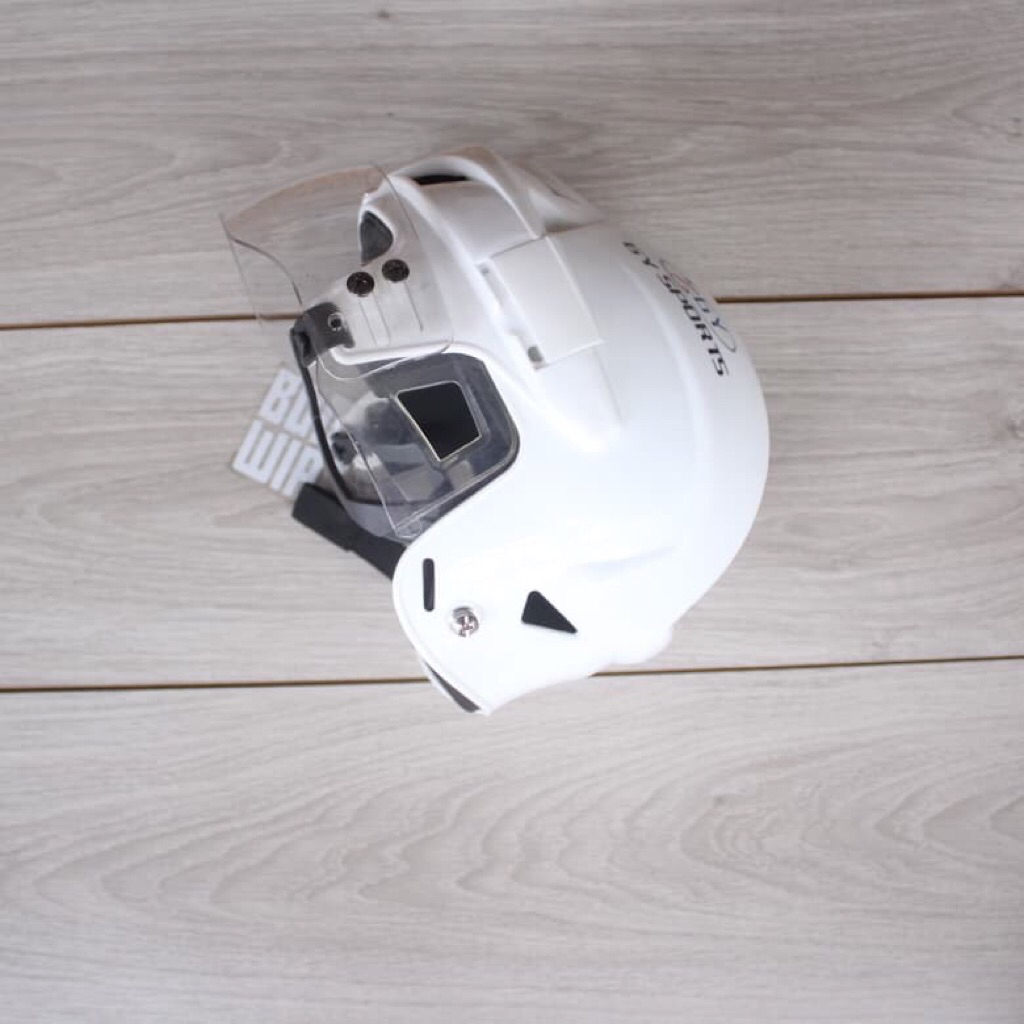 helm hockey ice / ice skating