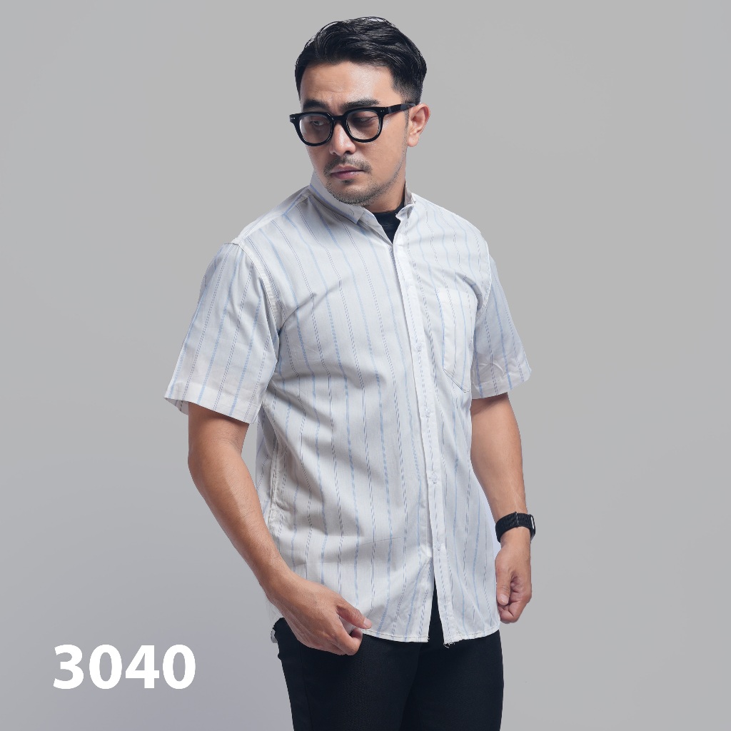 PAKAJI Kemeja Pria Salur Vertical Lengan Pendek Premium Putih Garis Biru Salur Besar 3040