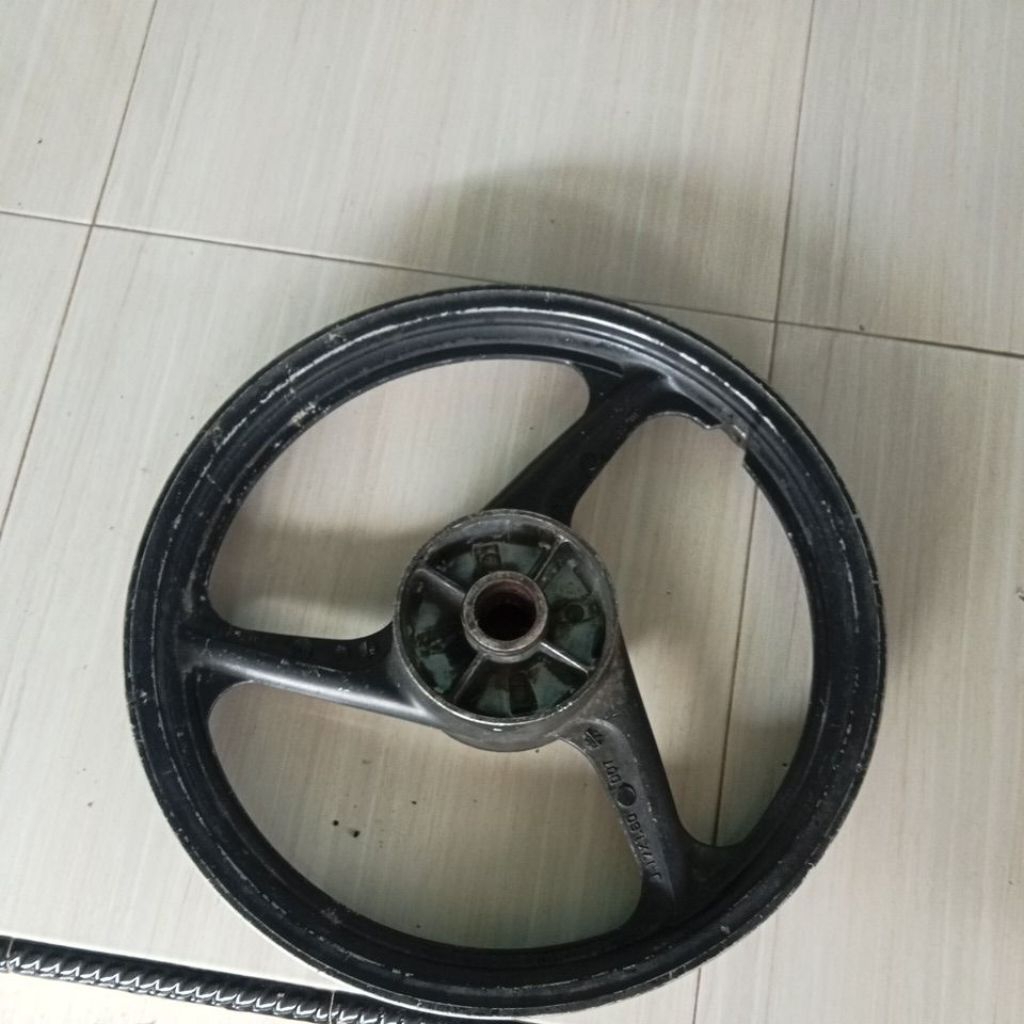 pelek velg bintang belakang yamaha f1zr original copotan motor