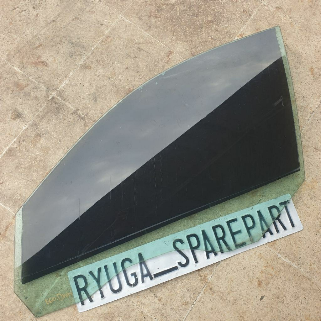 kaca pintu depan kiri original BMW E60