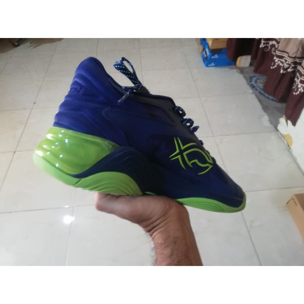 sepatu voli lunatic alpha