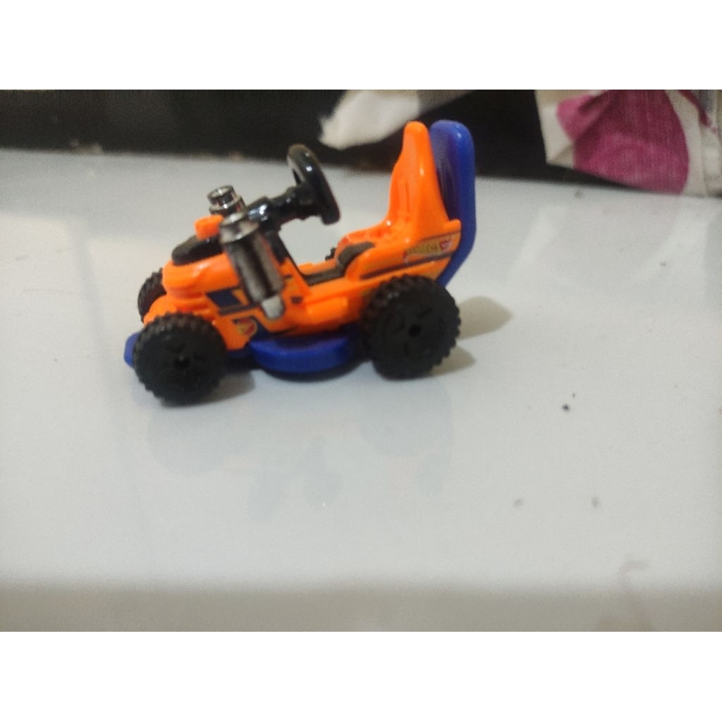 Hotwheels grass chomper threg