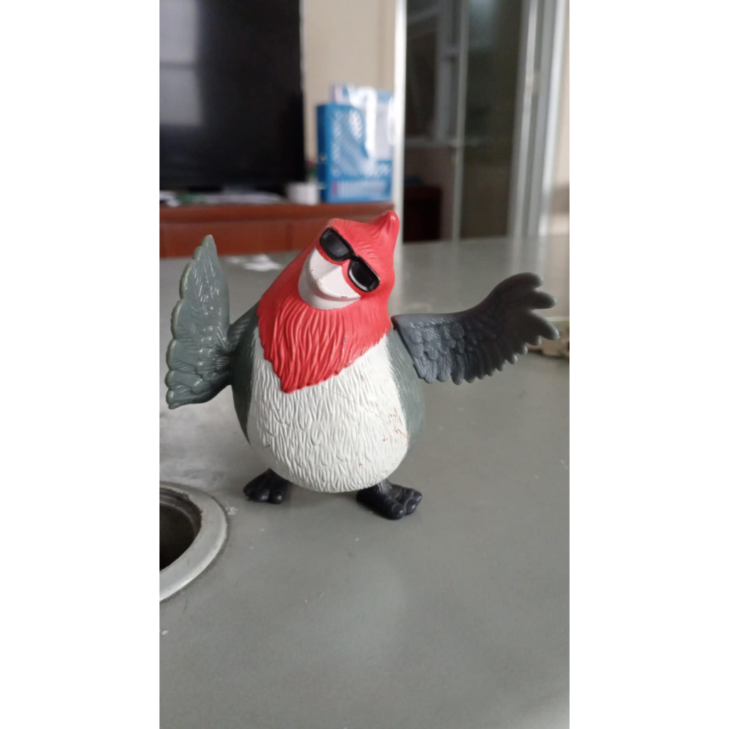 figure mainan burung rio sepertinya happy meal