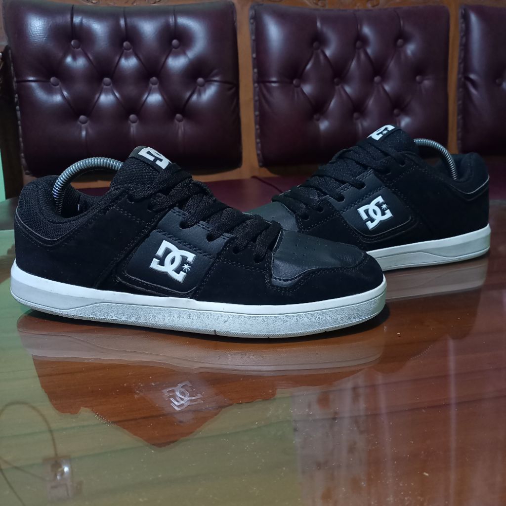 DC SHOES CURE SEPATU SECOND BRAND