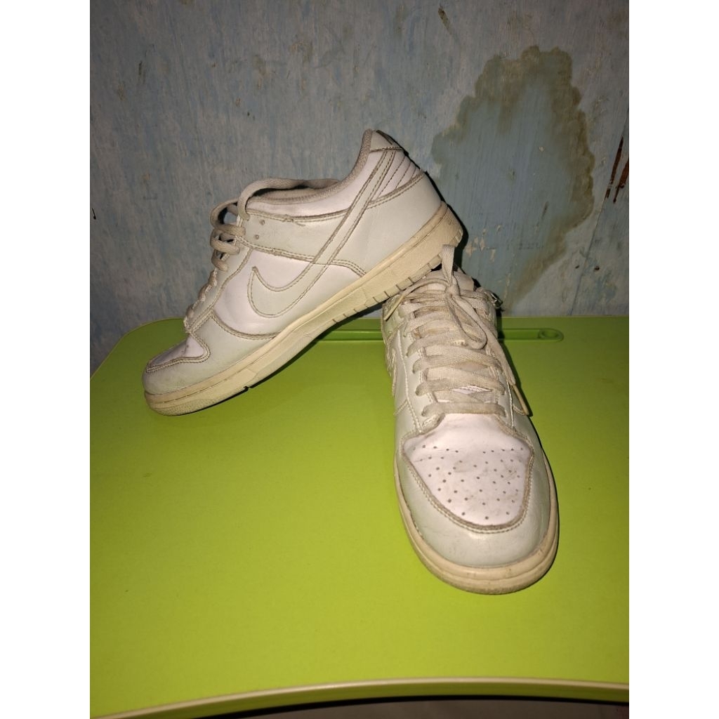 Sepatu Sneakers Nike white kulit